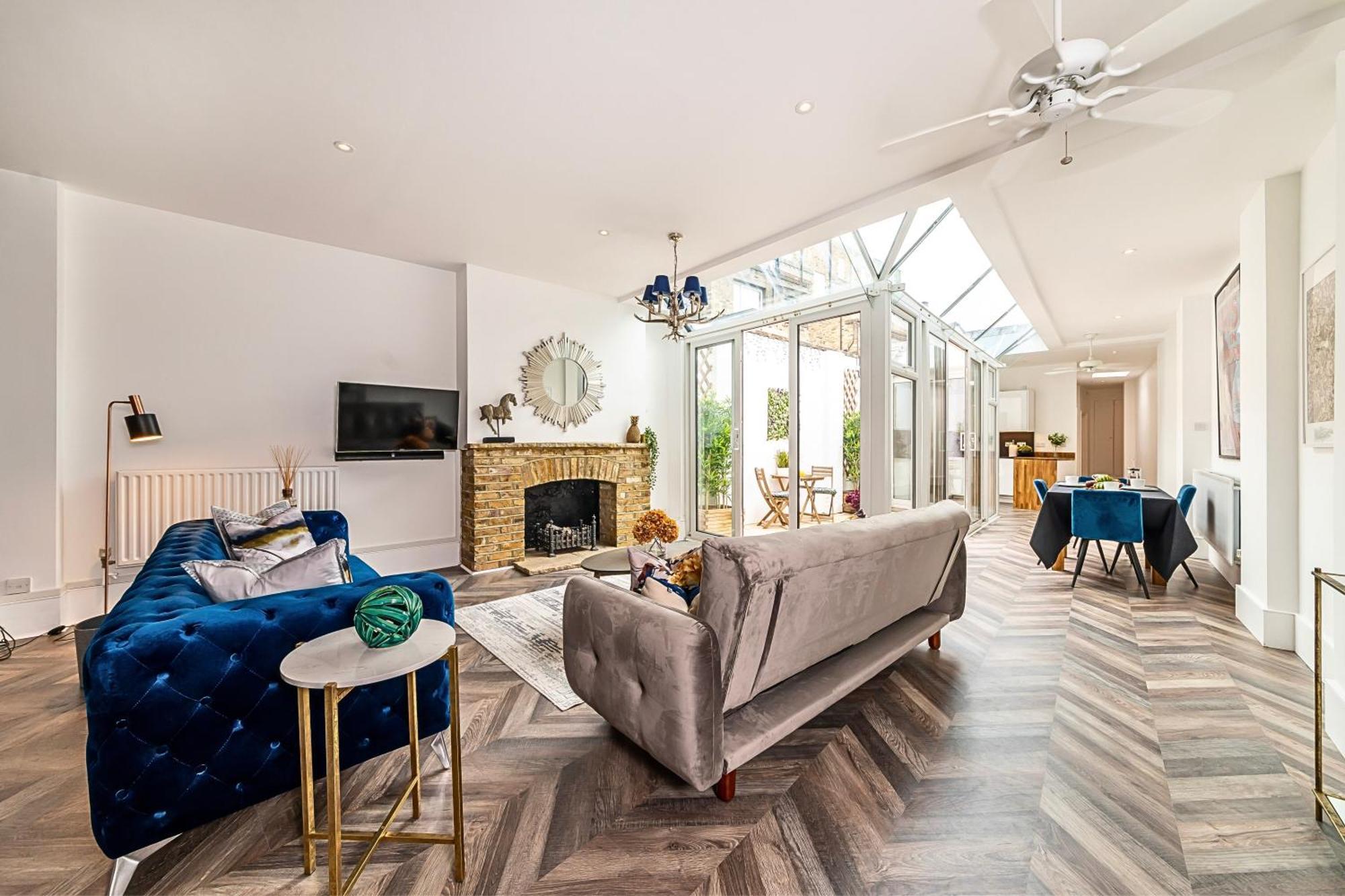 The Secret Kensington Garden Mews-2 Bedroom Full House-2 Train Lines- Spacious-kings Road- Harrods -chelsea Stadium-private Small Patio Ferienhaus