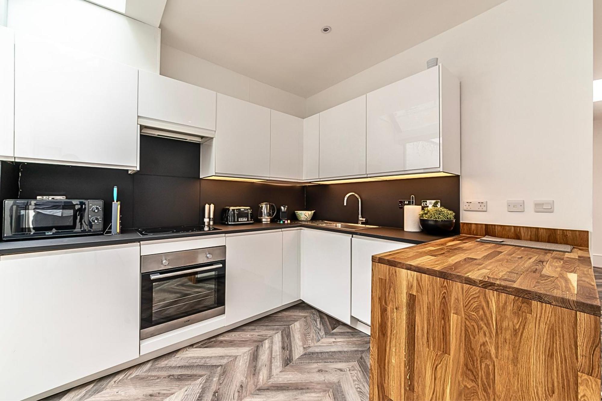 The Secret Kensington Garden Mews-2 Bedroom Full House-2 Train Lines- Spacious-kings Road- Harrods -chelsea Stadium-private Small Patio Ferienhaus London