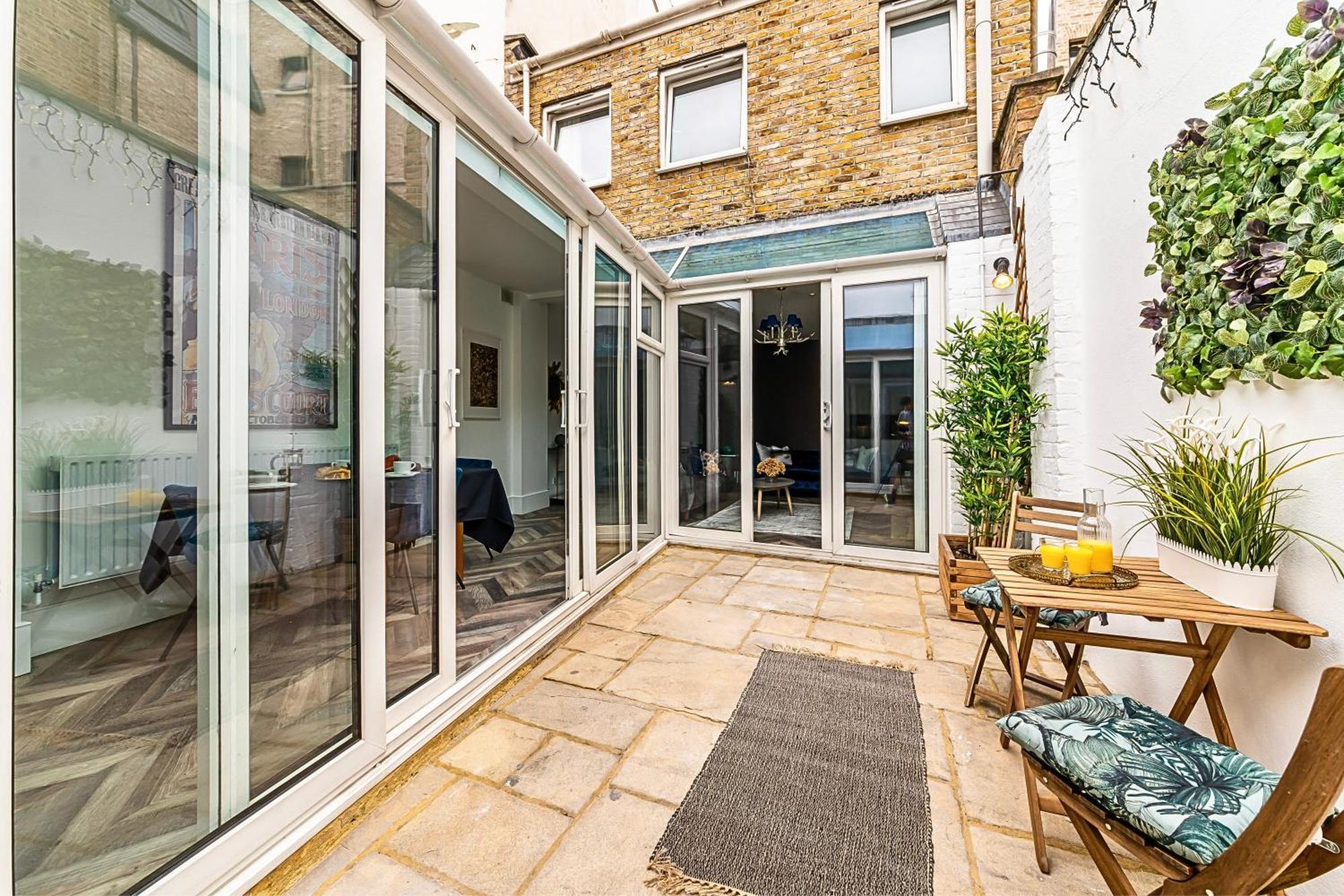 The Secret Kensington Garden Mews-2 Bedroom Full House-2 Train Lines- Spacious-kings Road- Harrods -chelsea Stadium-private Small Patio Ferienhaus *