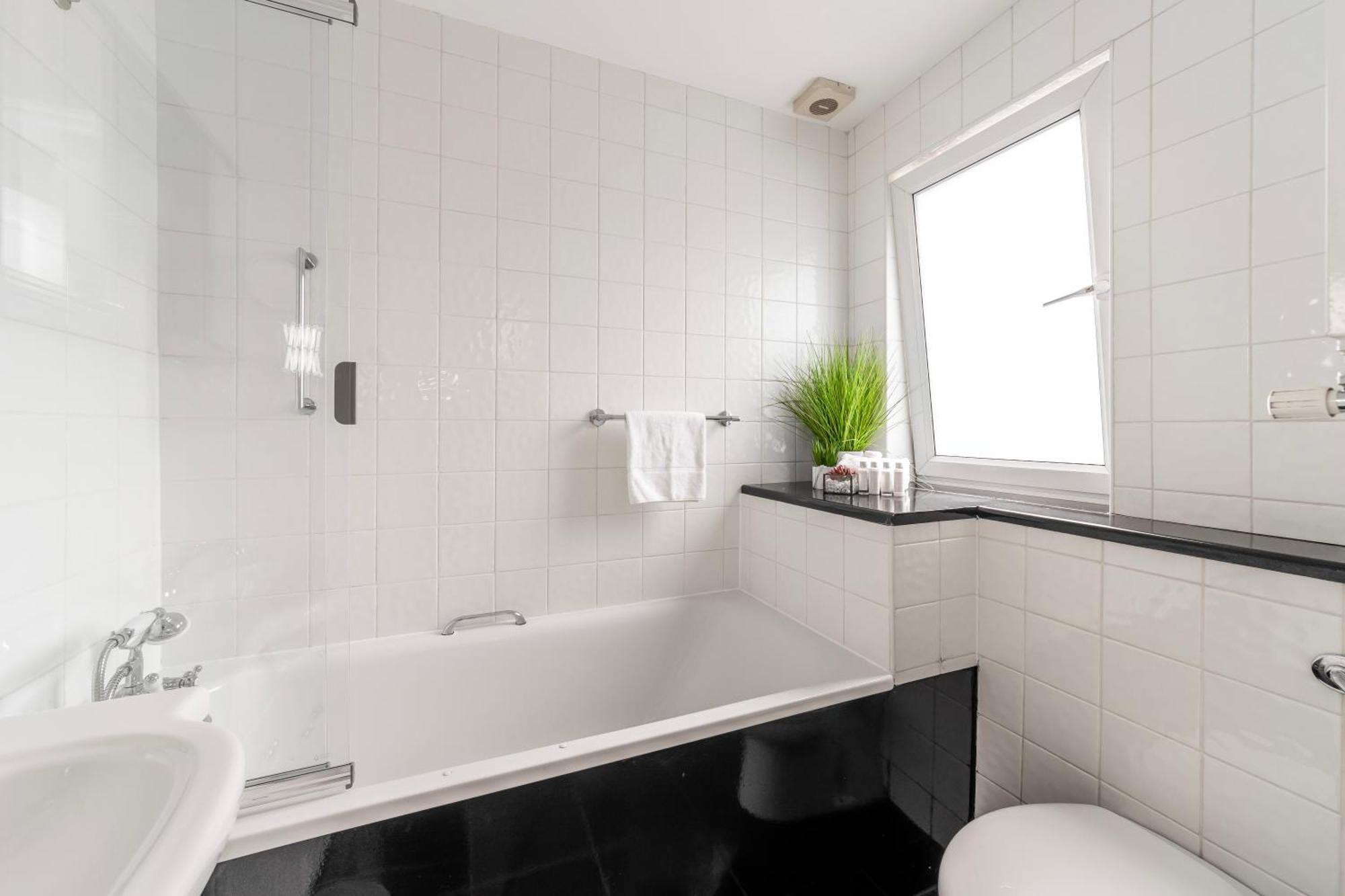 Ferienhaus The Secret Kensington Garden Mews-2 Bedroom Full House-2 Train Lines- Spacious-kings Road- Harrods -chelsea Stadium-private Small Patio